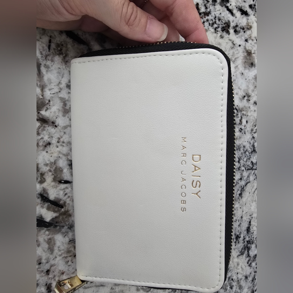 Marc Jacobs White Wallet